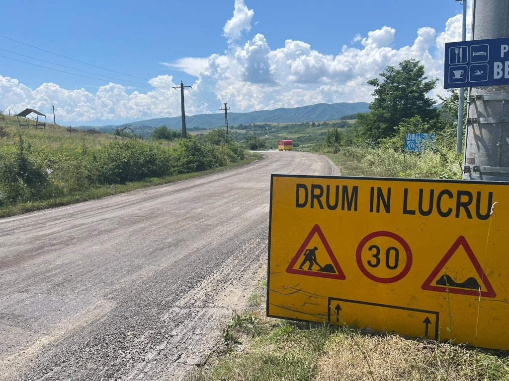 Lucrări de întreținere și reparații realizate pe drumurile aflate în administrarea Consiliului Județean Hunedoara, în lu