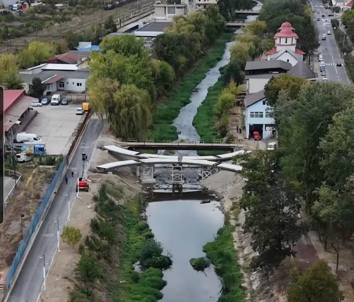 Lucrările la promenada de pe Bârzava au depășit 65%: se montează noi pasarele, iar primele tronsoane sunt deja asfaltate