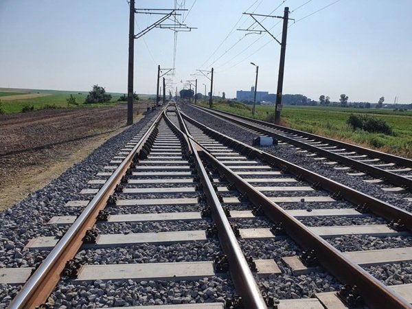 Lucrări între Tapia și Lugoj: trenurile spre Timișoara și Budapesta circulă modificat, călătorii cu autobuze
