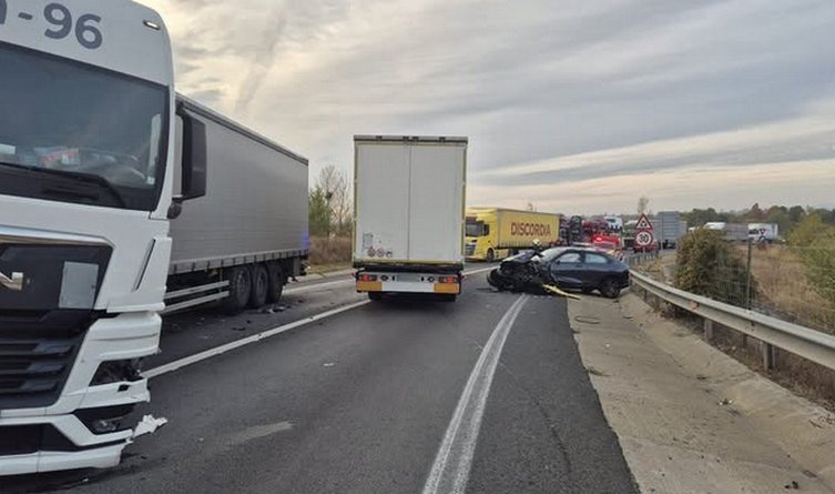 Lugoj: accident pe autostrada A6, la coborârea spre centura Lugojului, fără victime, trafic blocat