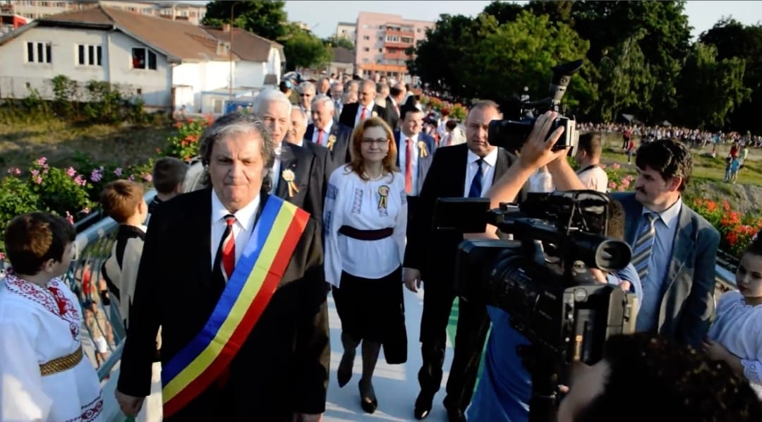 Lugoj: podul pietonal inaugurat în 2014 cu lideri PSD nu este accesibil persoanelor cu dizabilități