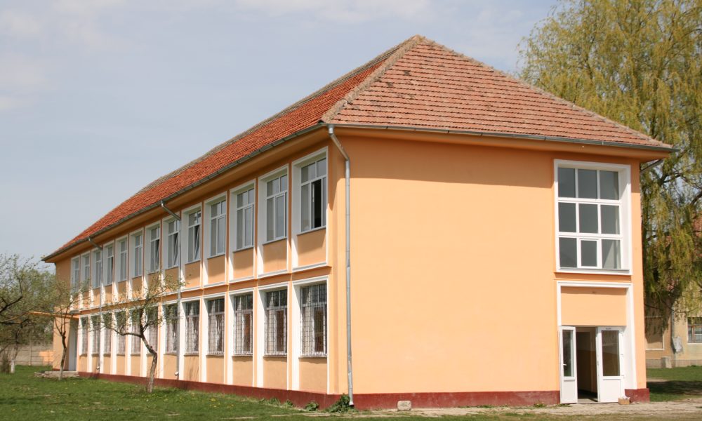 Lunca Câlnicului: școala cu clădiri din anii 60-70 va fi modernizată cu bani europeni, până în 2028