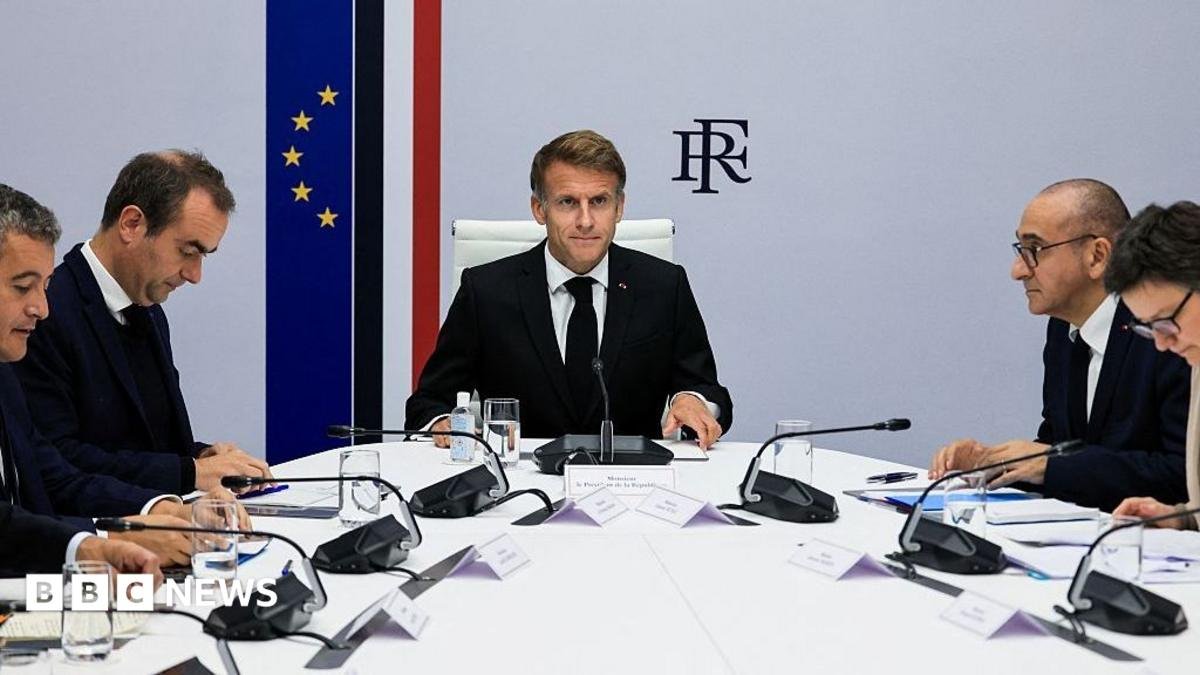 Macron cere calm în Franța și avertizează că revoltele nu trebuie să escaladeze