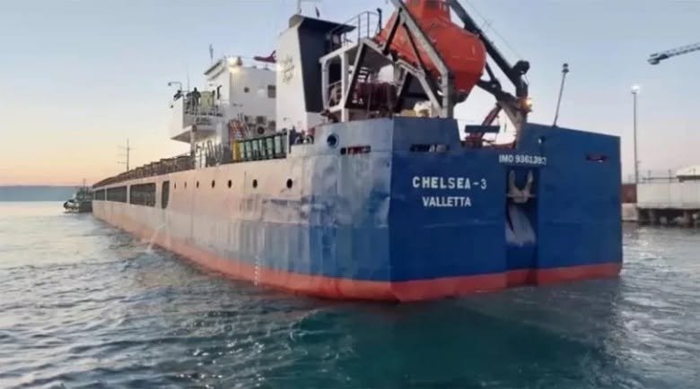 Marea Neagră: nave comerciale lovite de drone, iar Bulgaria spune că o aeronavă americană patrulează
