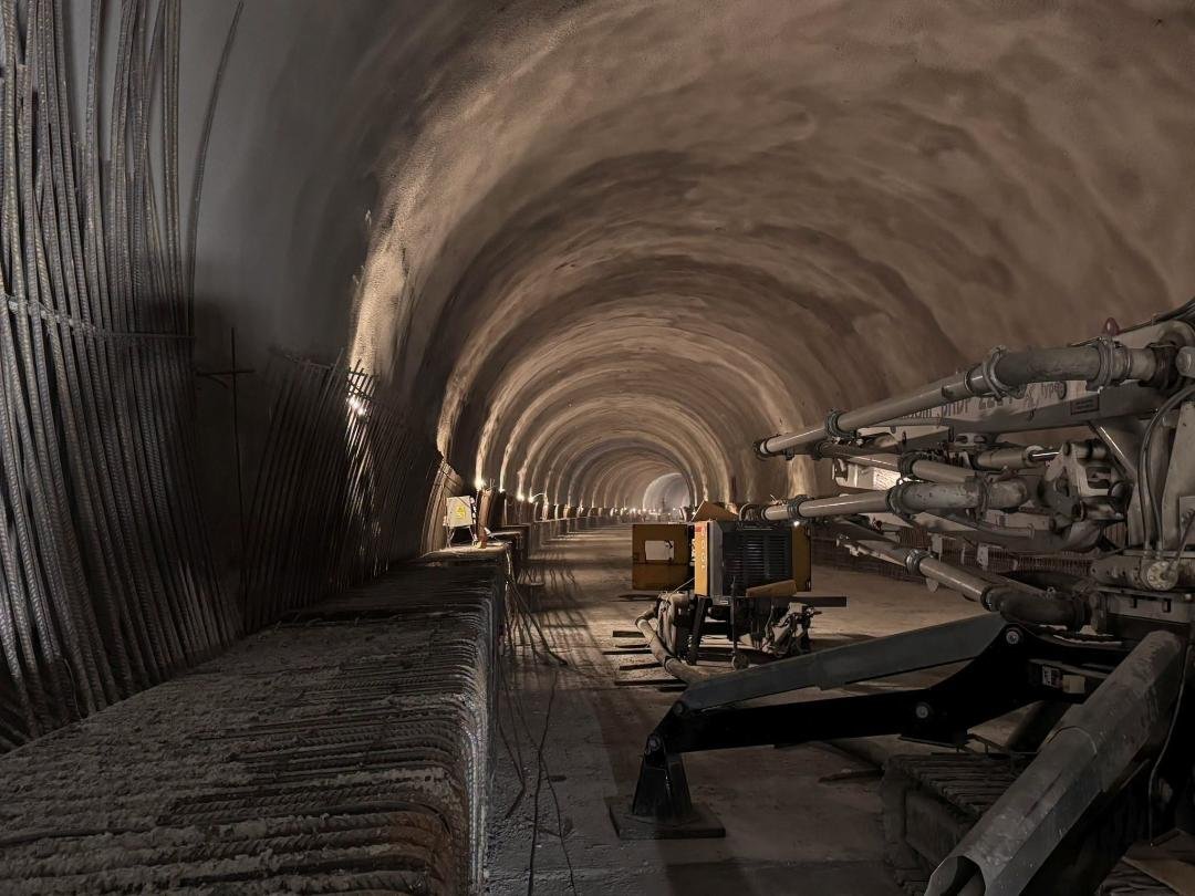 Margina – Holdea: se forează galeriile de legătură între cele două direcții ale tunelului principal, FOTO