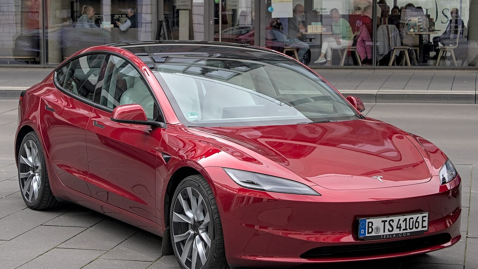mașină electrică autonomie mare — imagine ilustrativă