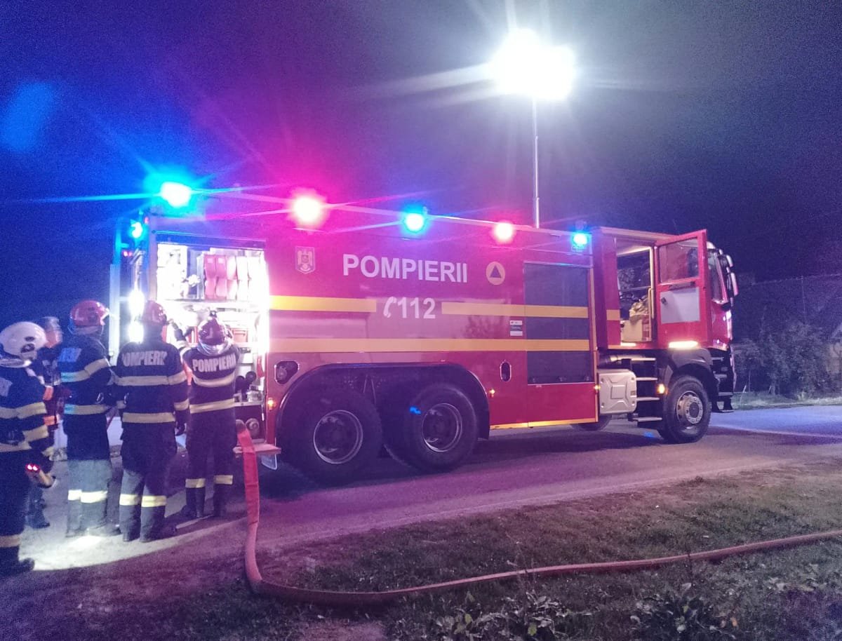 Mediaș: incendiu într-un bloc din oraș, unde 25 de persoane au fost evacuate