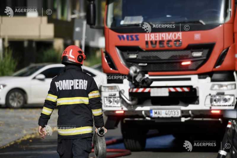 Mediaș: mai multe persoane intoxicate cu fum de la o lumânare aprinsă, după un incendiu într-un bloc