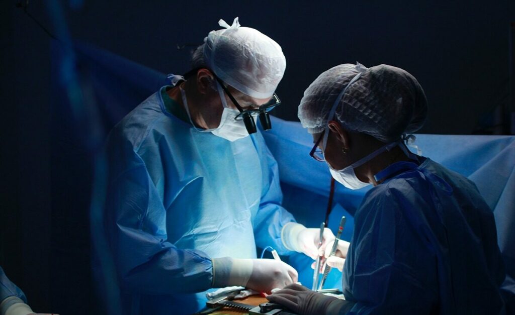 Medicii din Iași au transplantat rinichii unui donator de 70 de ani / „Alte echipe refuză astfel de cazuri” / ”Chiar dac
