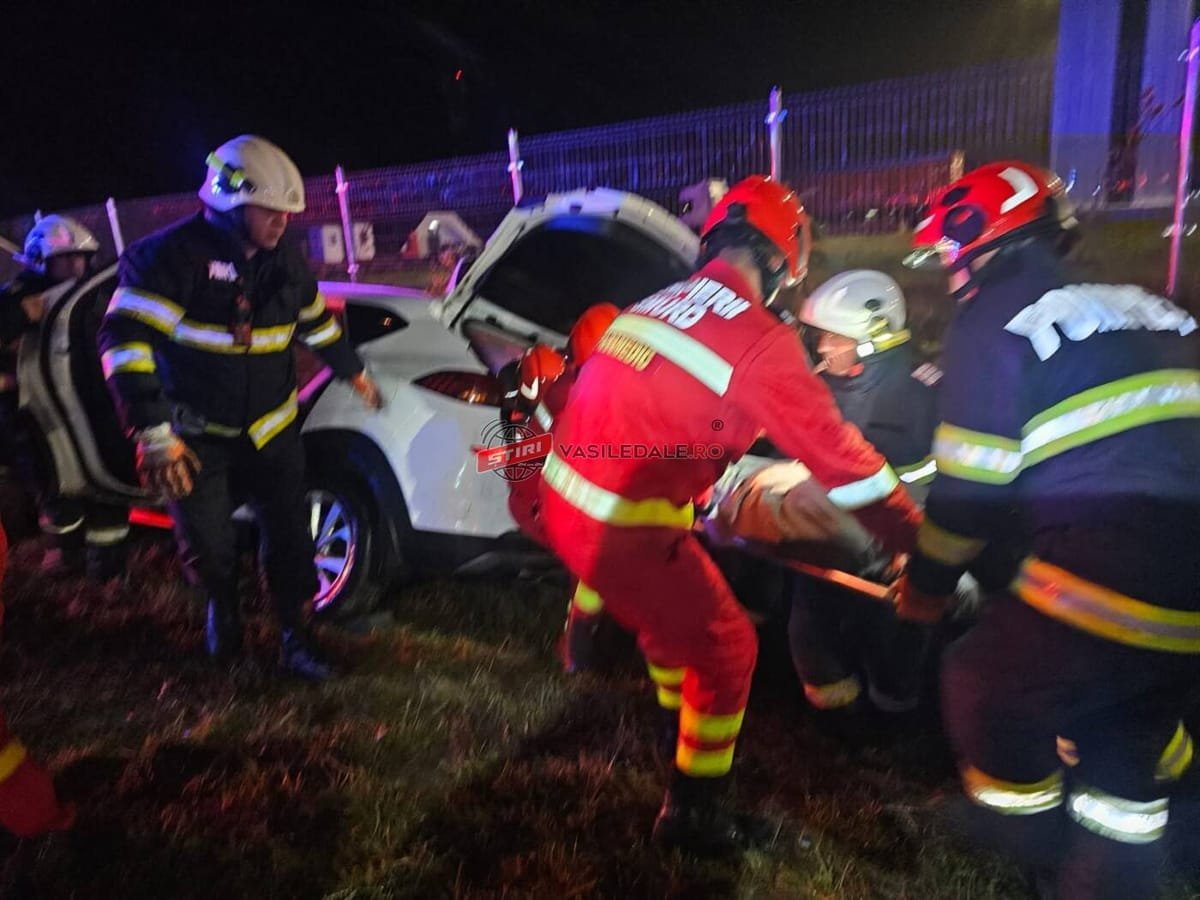 Medieș: tânără descarcerată de pompieri după ce mașina a ajuns într-un șanț