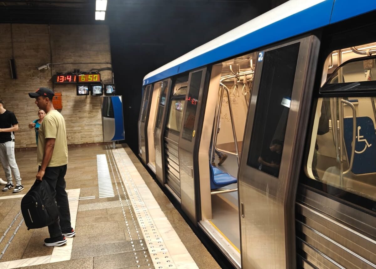 Metrorex din București: sindicaliștii amenință cu greva dacă nu le cresc veniturile