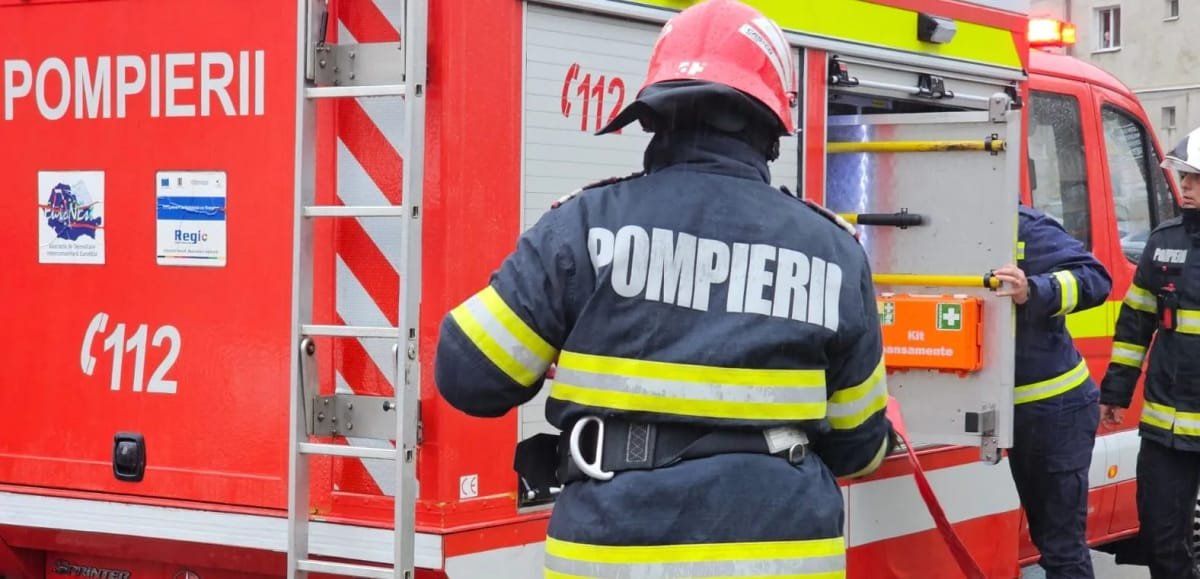 Miercurea Nirajului: incendiu puternic la o casă, cu aproximativ 250 de metri pătrați afectați de foc