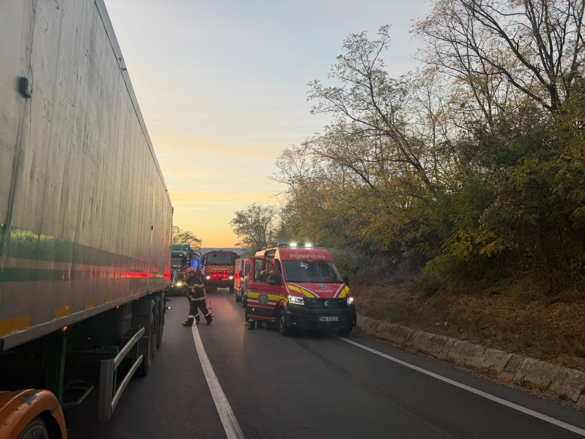 Mihai Viteazu, Mureș: accident pe DN13 cu autocar și camion, două persoane au nevoie de îngrijiri medicale