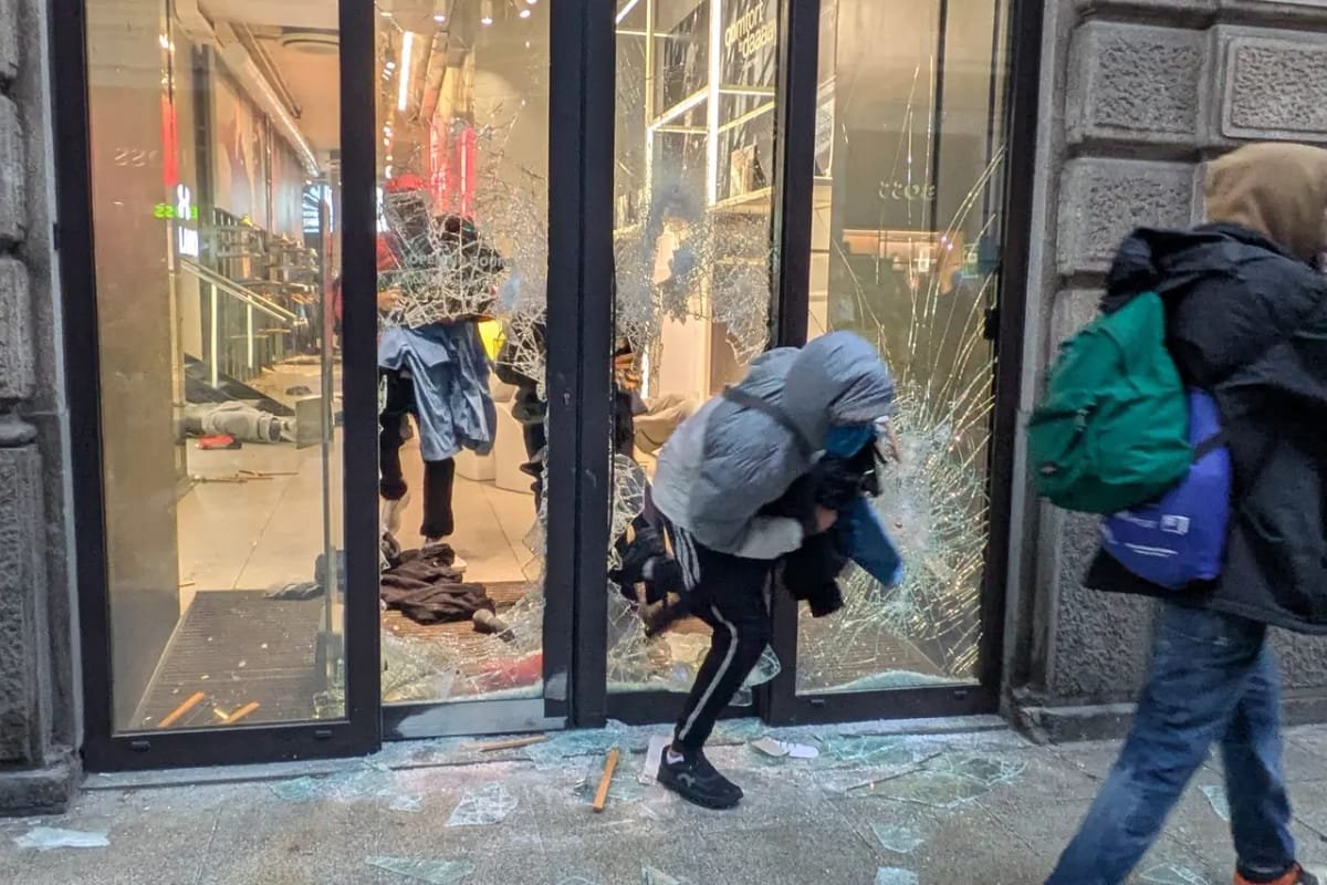 Milano: adolescenți români, reținuți de poliția italiană după violențele din centrul orașului