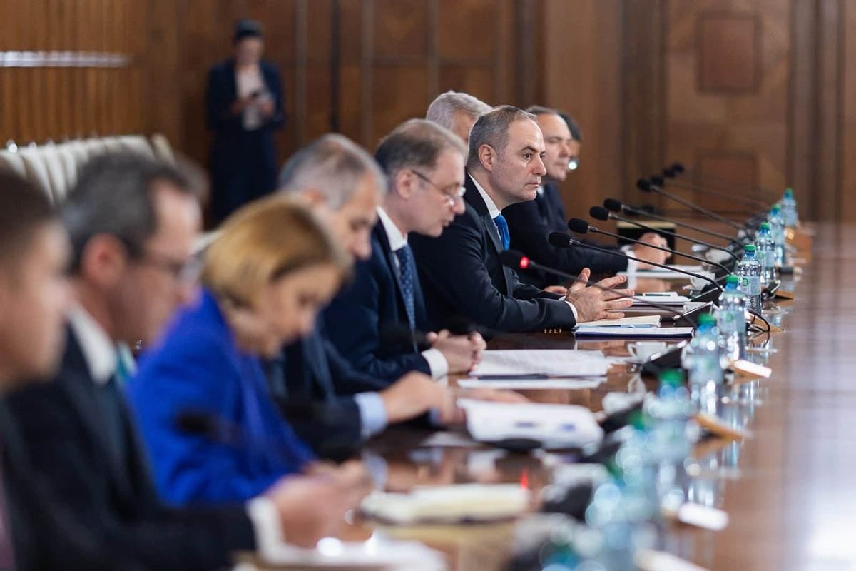Ministerul Finanțelor pregătește pentru 2027 compensarea parțială a accizei la motorină în transportul rutier