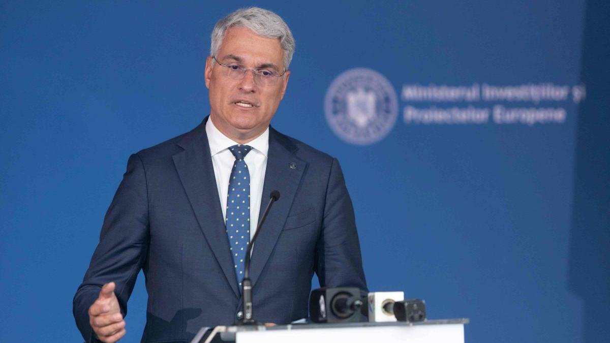Ministerul Fondurilor dă 150.000 de lei pe pixuri, agende și umbrele în program de informare