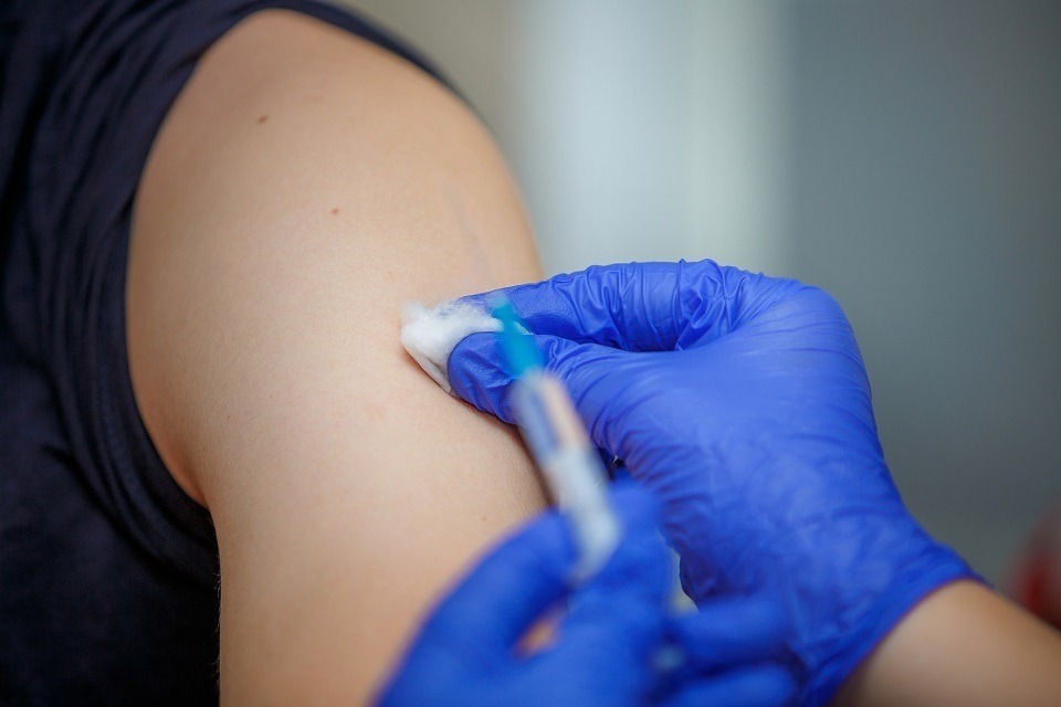 Ministerul Sănătăţii recomandă începerea vaccinării antigripale, în special în cazul care prezintă un risc mai mare de a