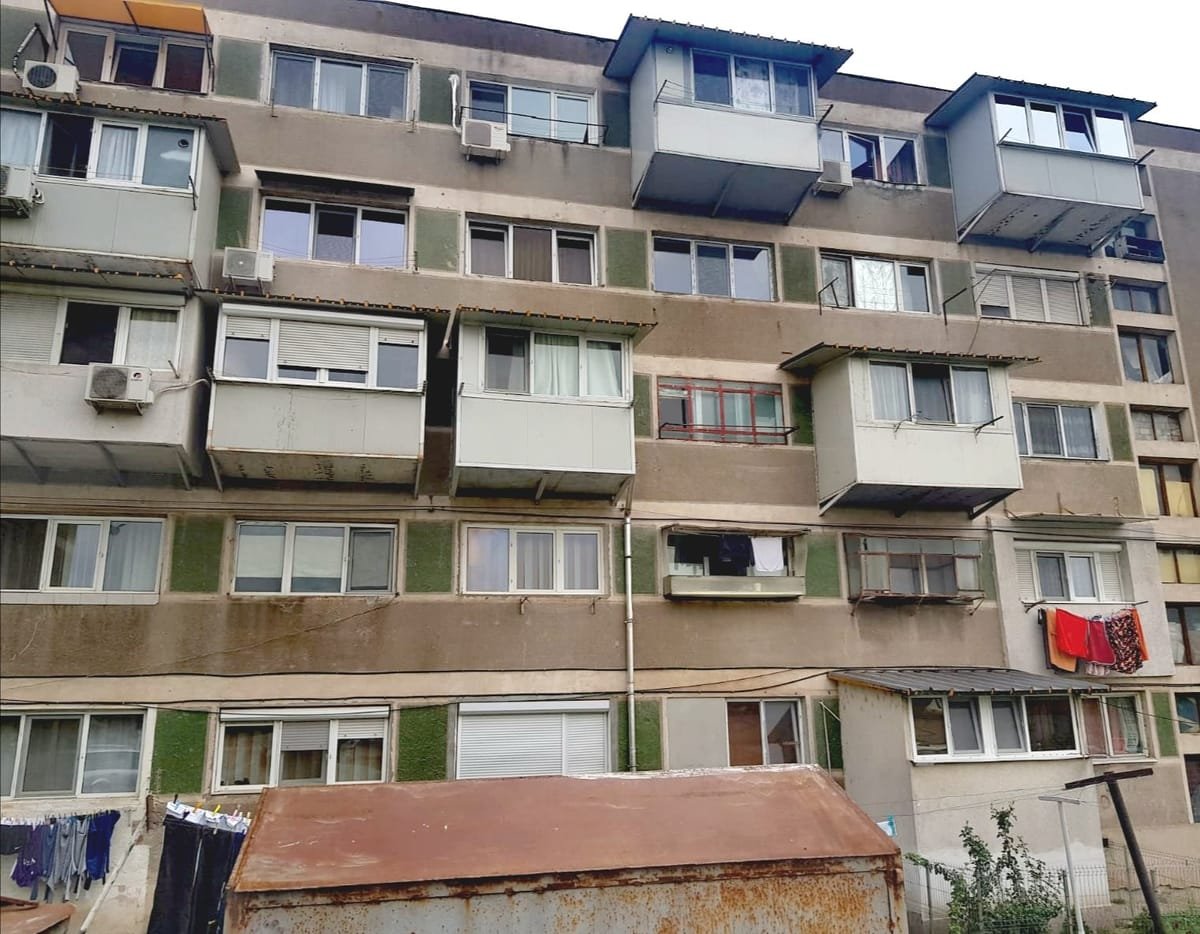 Ministrul Dezvoltării spune că proprietarii care și-au închis balcoanele trebuie să intre în legalitate