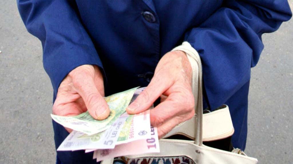 Ministrul Muncii: fonduri asigurate pentru ajutorul de 300-500 lei al pensionarilor cu pensii sub 3.000 lei