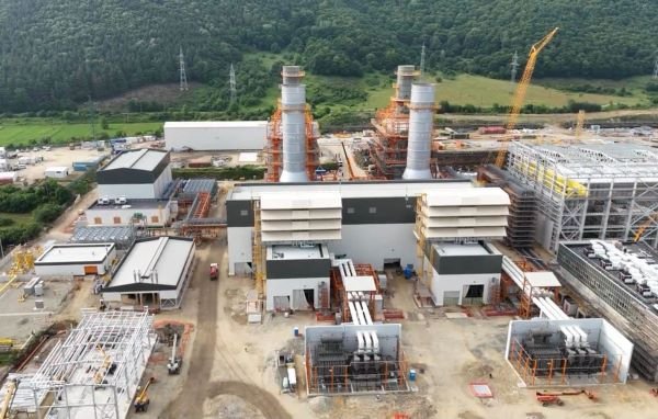 Mintia: noua centrală pe gaze a livrat primul MWh în rețeaua națională, turbina e în probe