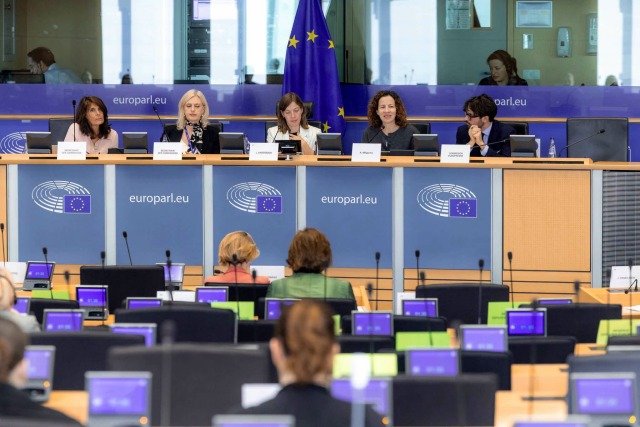 Mînzatu anunță cinci schimbări pentru românii care muncesc în străinătate: mai multă siguranță socială