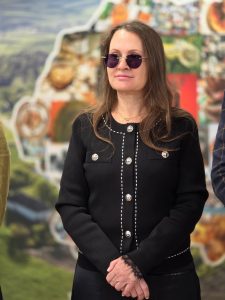 Mirela Trăistaru și Doru Ilieș aduc arta mai aproape de bistrițeni, prin proiectul „Artă în drum spre casă”