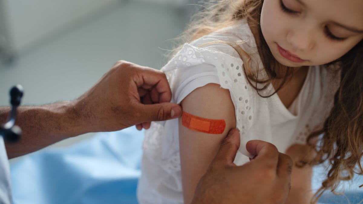 Mitul că vaccinurile provoacă autismul încă există și face mult rău, explică o expertă de la EMA