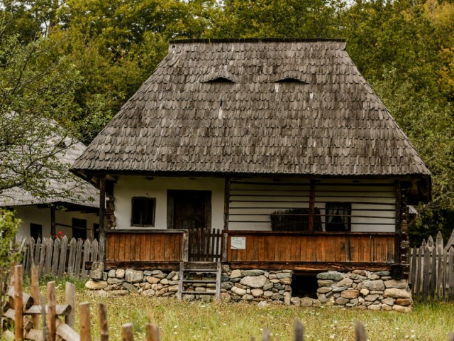 Muzeul ASTRA din Sibiu găzduiește ateliere de olărit și acuarelă în cadrul circuitului Soarele din farfurie