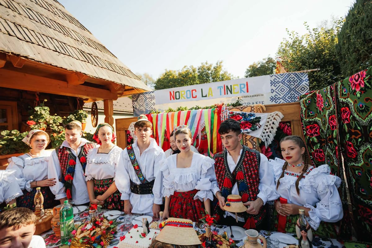 Muzeul Românilor din Dreapta Tisei: obiceiurile nunții tradiționale, readuse la viață de tineri