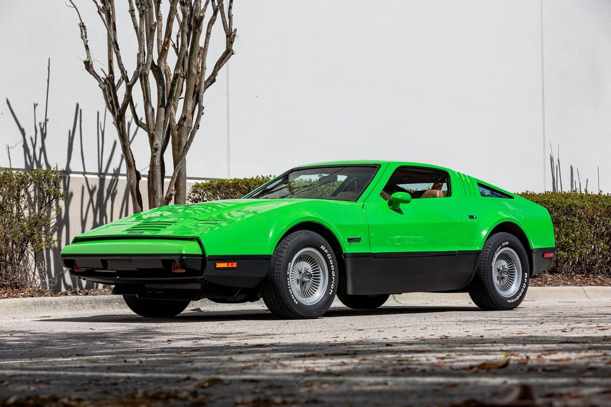 În New Brunswick, Bricklin SV-1 cu uși-aripă a fost produsă doar în 1974 și 1975