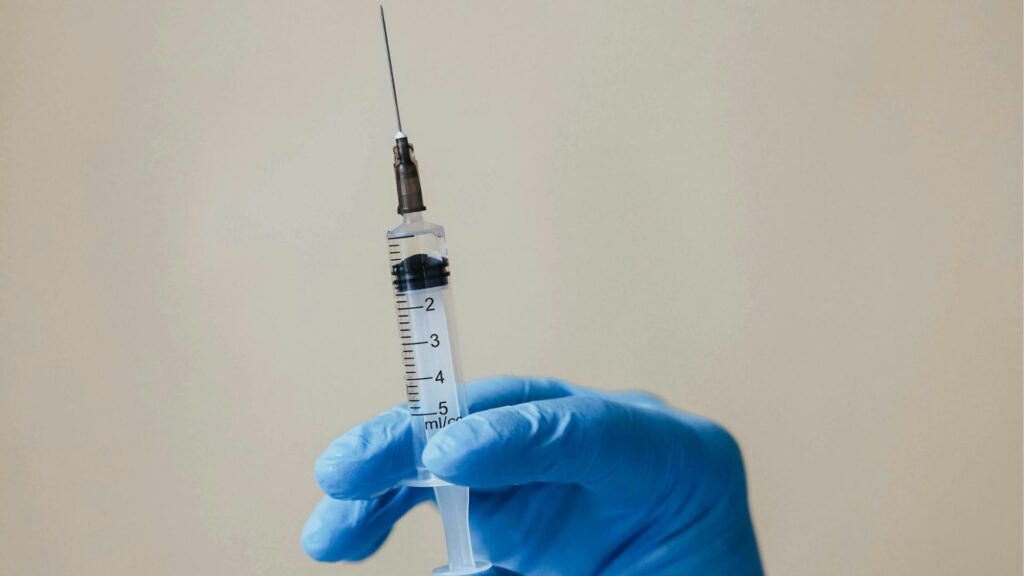 Începe vaccinarea antigripală. Cine beneficiază de vaccin gratuit și cine primește compensare 50%