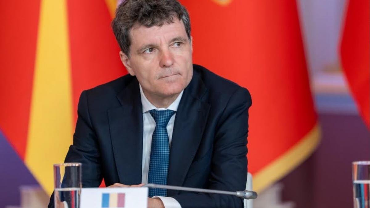 Nicușor Dan spune că România nu anulează contractul cu Starlink, care este respectat de ambele părți