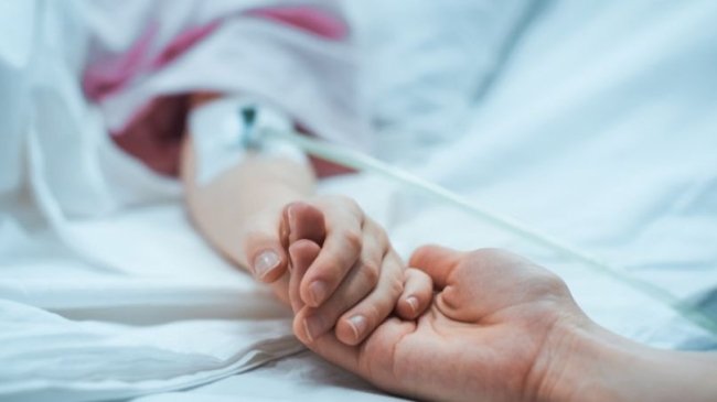 Oboseala persistentă, paloarea și vânătăile inexplicabile pot fi semne ale cancerului la copii