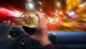 Olteț, pe DN1, în Brașov: șofer beat și fără permis s-a răsturnat cu mașina