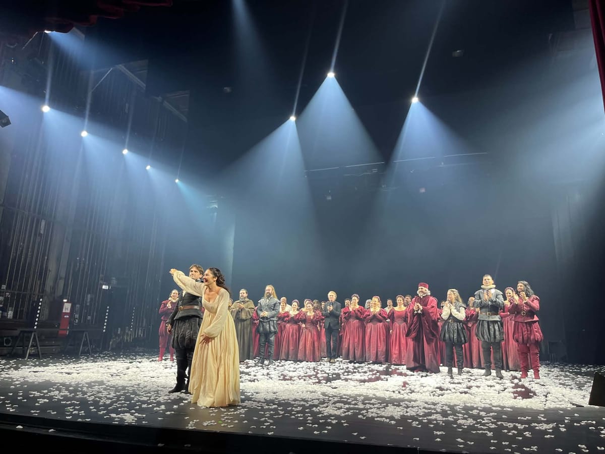 Opera din Cluj-Napoca: Romeo și Julieta, în regia lui Arnaud Bernard, i-a șocat pe spectatori