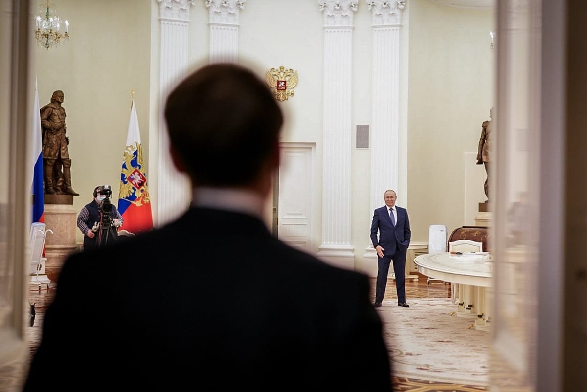 Opțiuni europene pentru Putin: înghețarea frontului contra blocării NATO sau cedarea Donbasului
