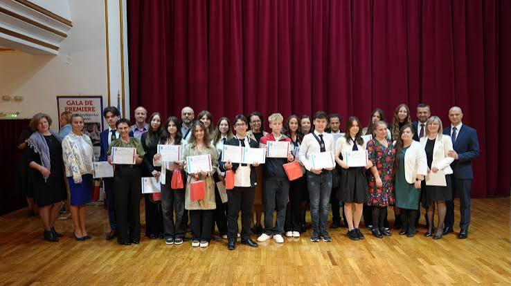 Oradea: 237 de elevi și 120 de profesori, premiați pentru rezultatele de la olimpiade și concursuri