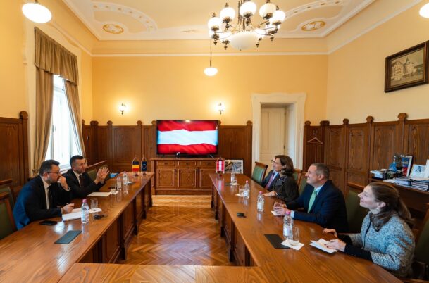 Oradea: ambasadoarea Austriei, discuții cu primarul Florin Birta despre educație, turism și investiții