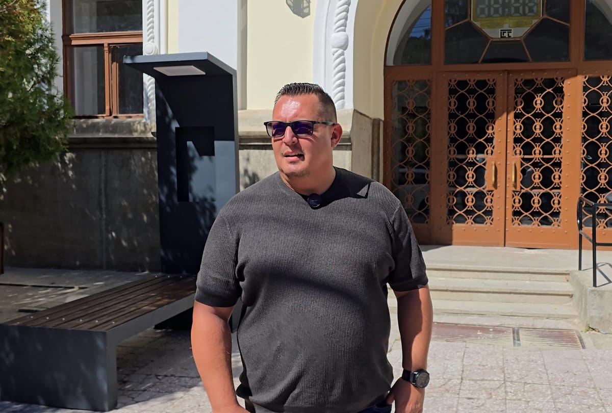 Oravița: fostul cinematograf din centru va fi demolat, în locul lui urmând parcul și parcări