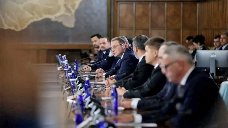 Palatul Victoria și Cotroceni: după 6 luni de vid, avem guvern, iar premierul are o sarcină uriașă