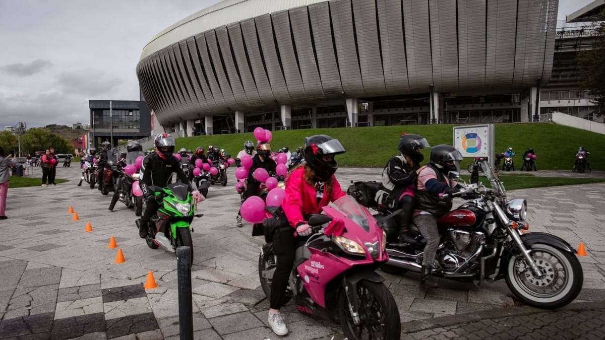 Parada moto la Cluj strânge bani pentru o motociclistă cu cancer de sân
