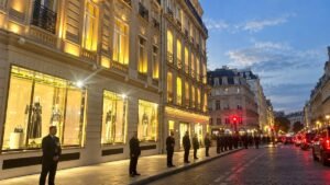 Paris: magazine de lux jefuite în mai multe orașe din Franța. Marile branduri își întăresc paza