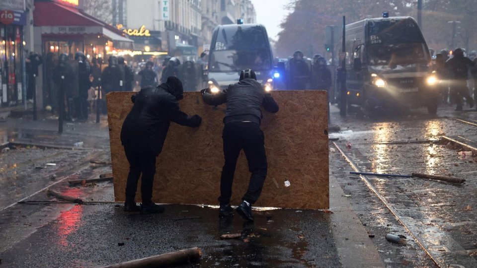Paris și Marsilia: confruntări cu poliția în protestele cu aproximativ 400.000 de manifestanți