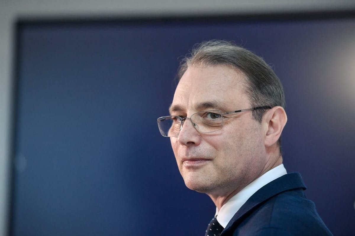 Parlamentul se reunește pentru învestitura Guvernului Luca Niculescu, după mai bine de cinci luni de interimat