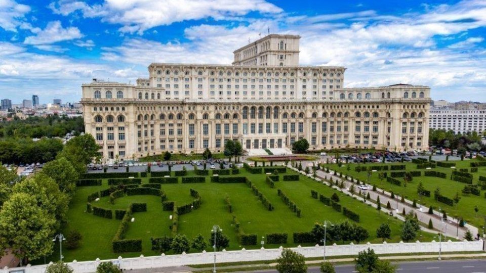 Parlamentul votează marți învestitura cabinetului Luca Niculescu, după audierile miniștrilor