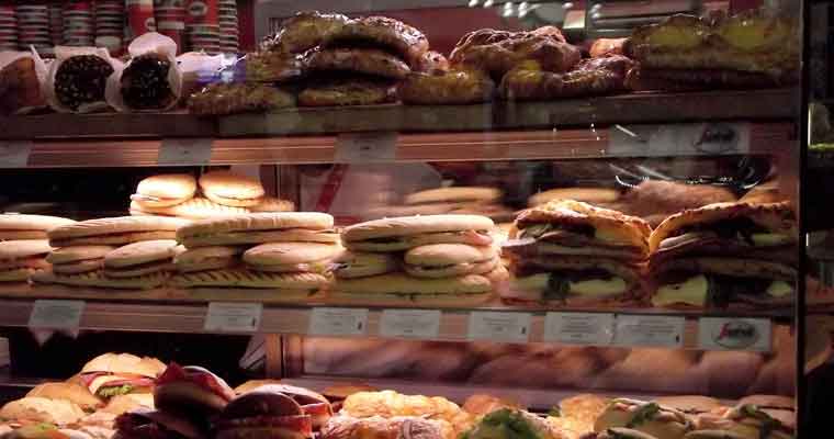 Patiserie din Satu Mare, amendată cu 10.000 de lei de DSVSA pentru probleme de igienă la preparare