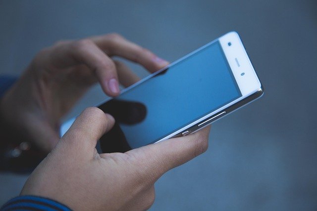Patru operatori europeni analizează conectarea telefoanelor direct la sateliți, o alternativă la Starlink