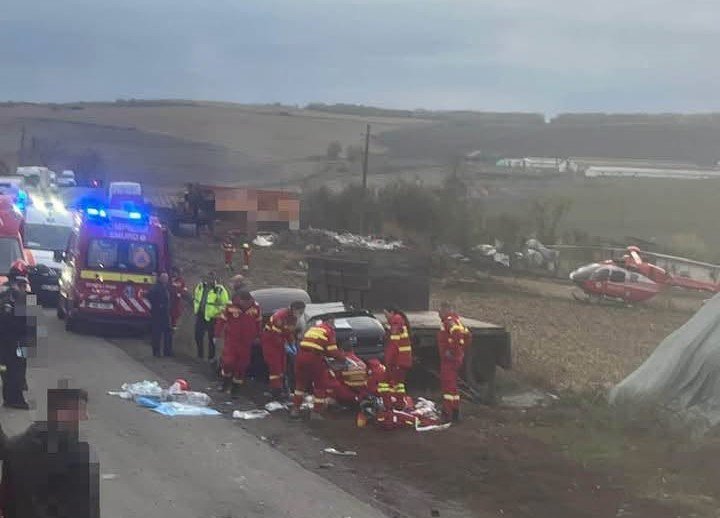 Patru persoane au fost rănite într-un accident grav, iar un elicopter SMURD a fost chemat de urgență