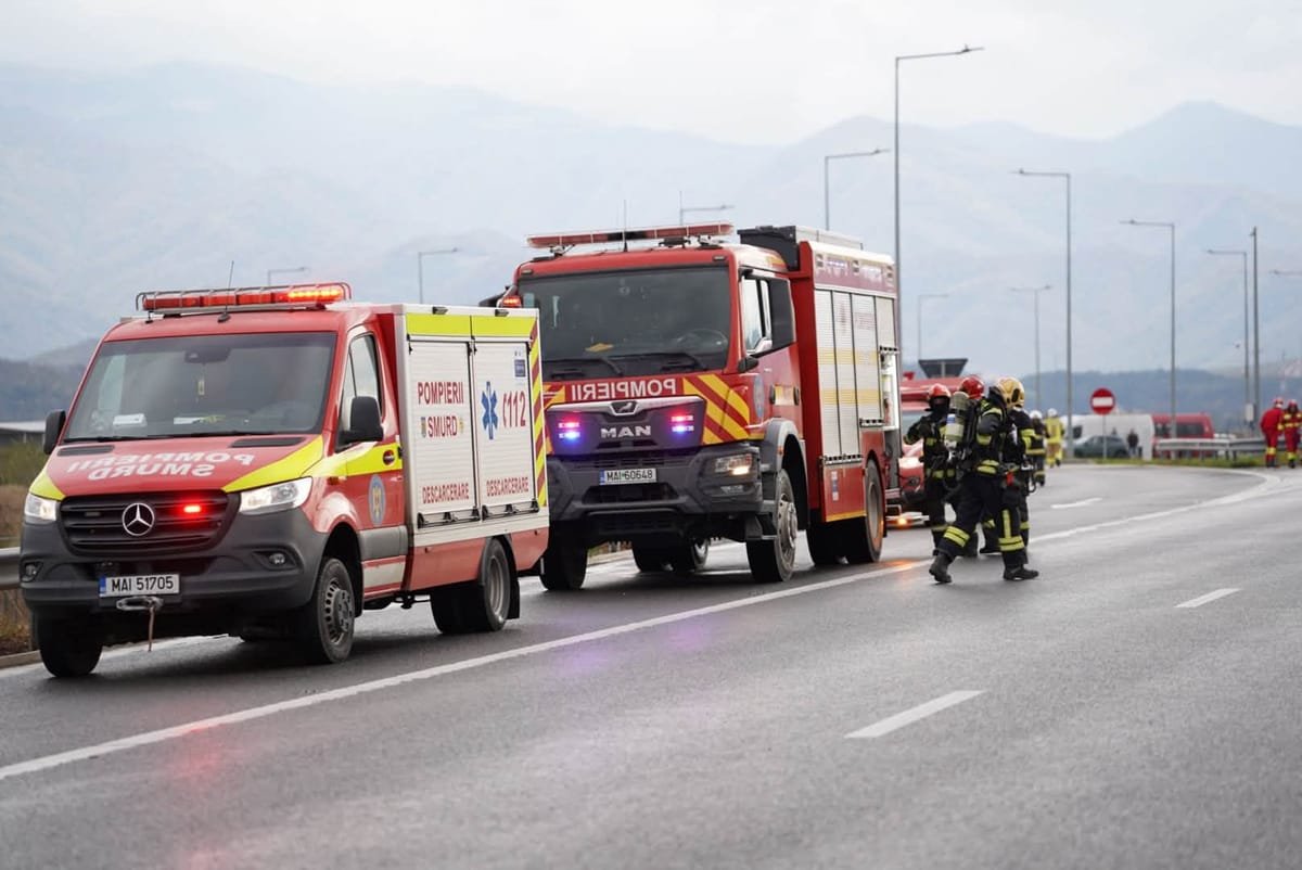 Pe autostradă, exercițiu cu peste 50 de salvatori pentru un accident simulat cu o cisternă cu acid sulfuric