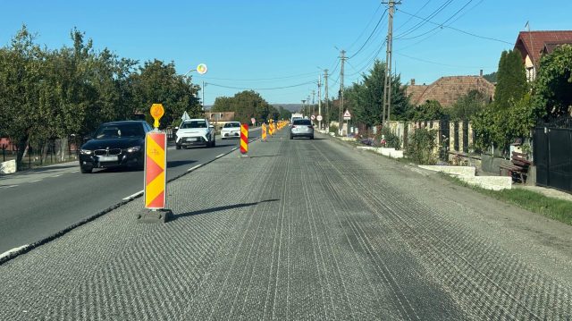 Pe DN1C între Dej și Cluj-Napoca, lucrările țin coloane kilometrice de aproape două săptămâni